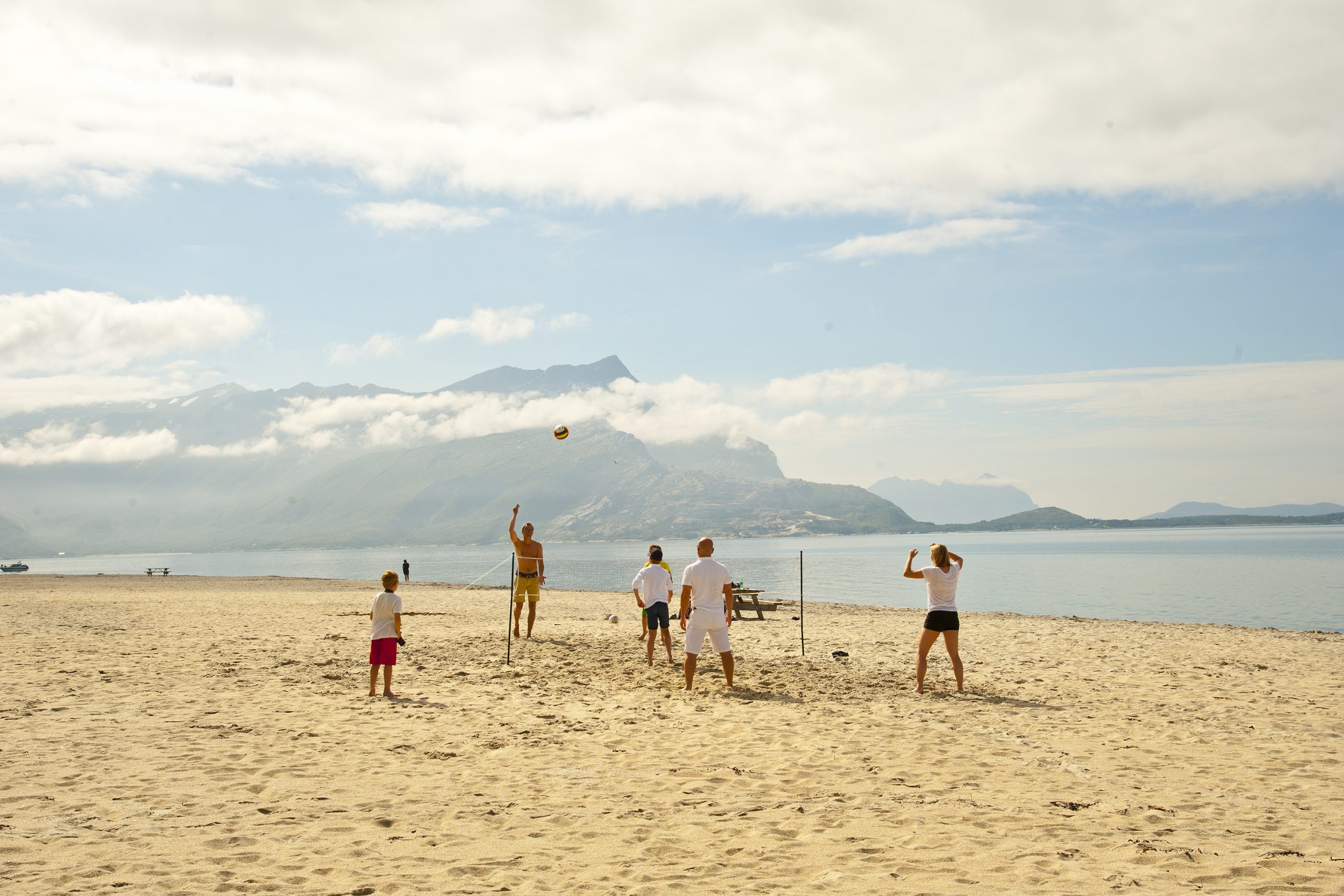 Volleyball på Langsanden i Gildeskål